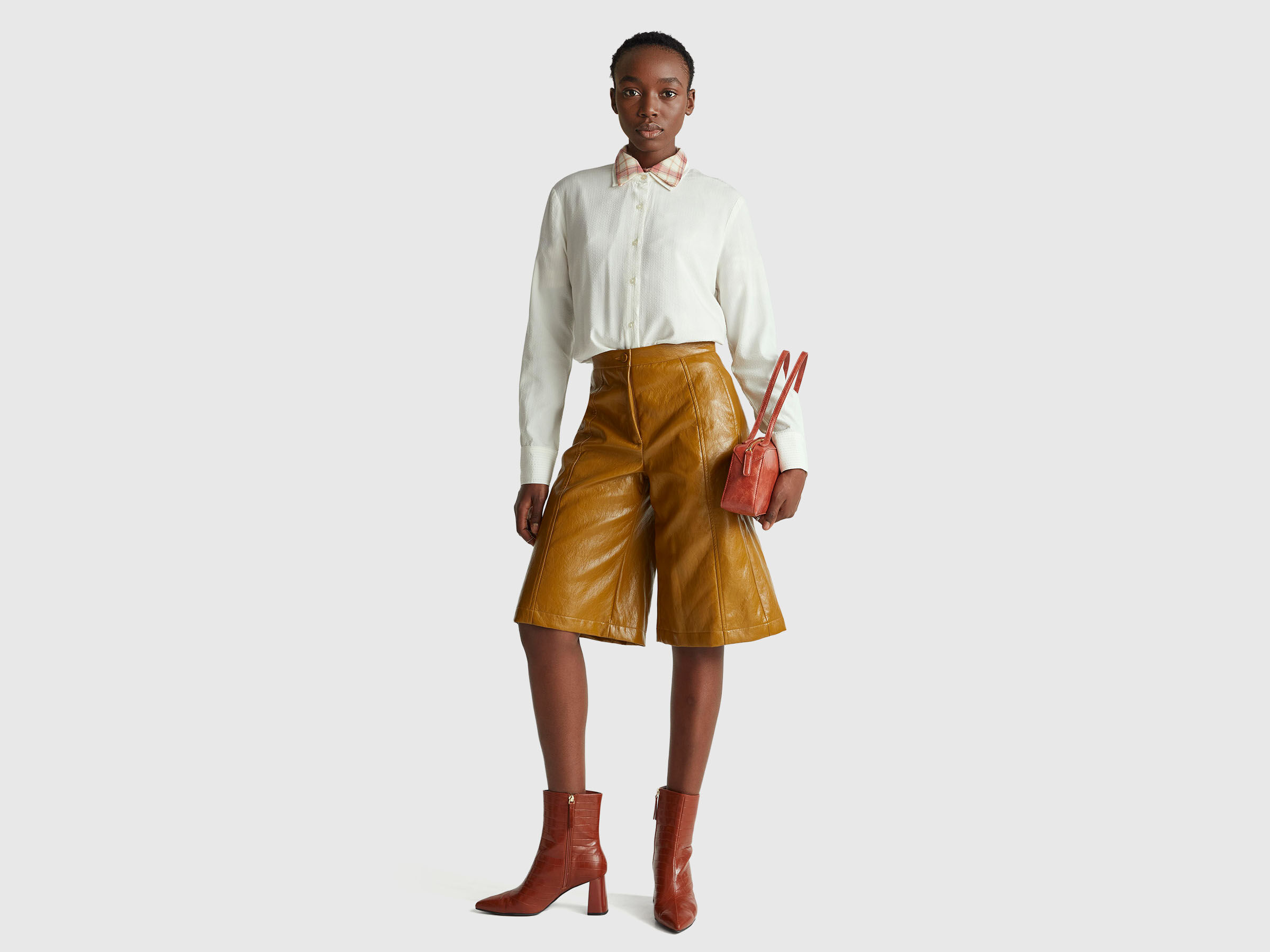 BERMUDA Women image number 3